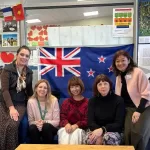 留学エージェントと高校留学部スタッフ、親御さんとパチリ